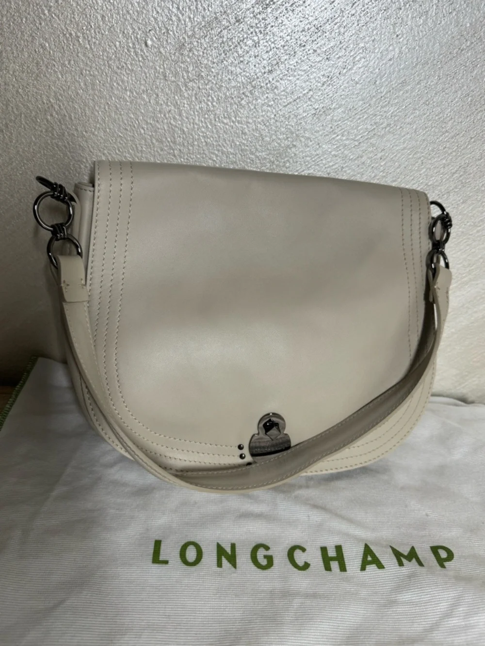 Longchamp Light Beige Leather Saddle Shoulder Hobo Bag
